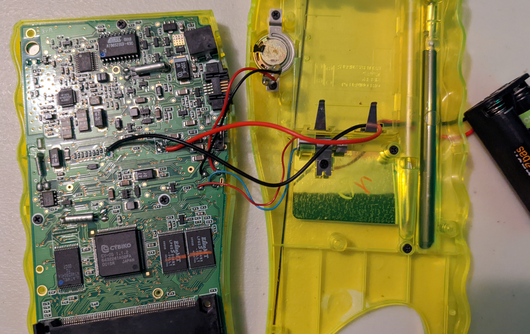 external battery compartment wiring to Cybiko board